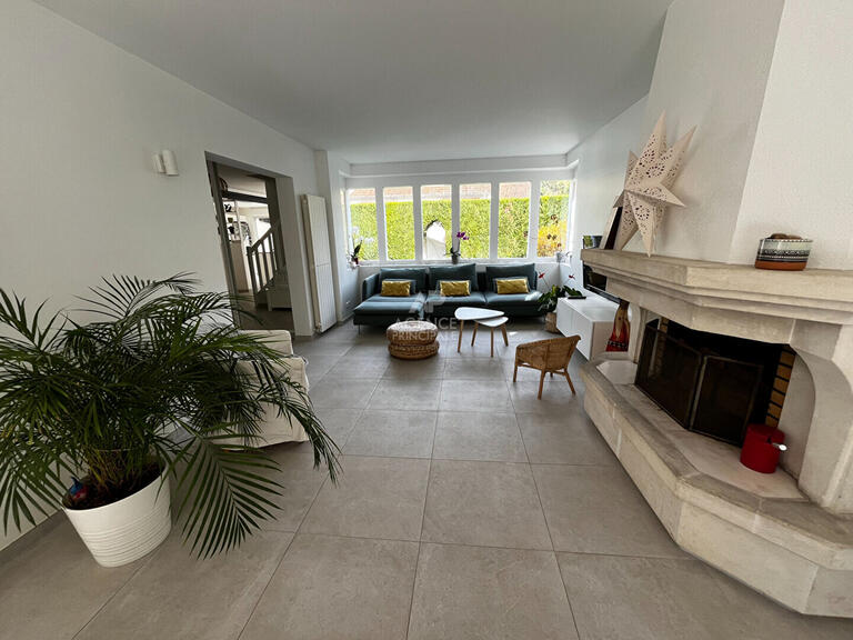 Maison Le Mesnil-le-Roi - 5 chambres - 153m²