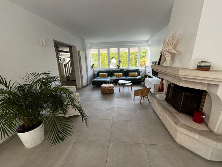 Maison Le Mesnil-le-Roi - 5 chambres - 153m²