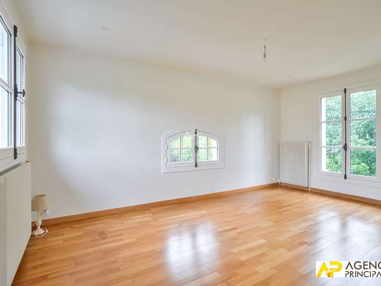 House Le Mesnil-le-Roi - 4 bedrooms - 186m²