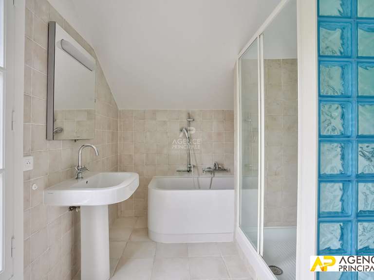 House Le Mesnil-le-Roi - 4 bedrooms - 186m²