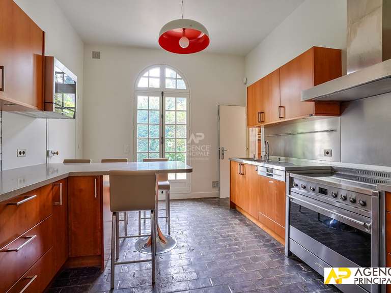 House Le Mesnil-le-Roi - 4 bedrooms - 186m²
