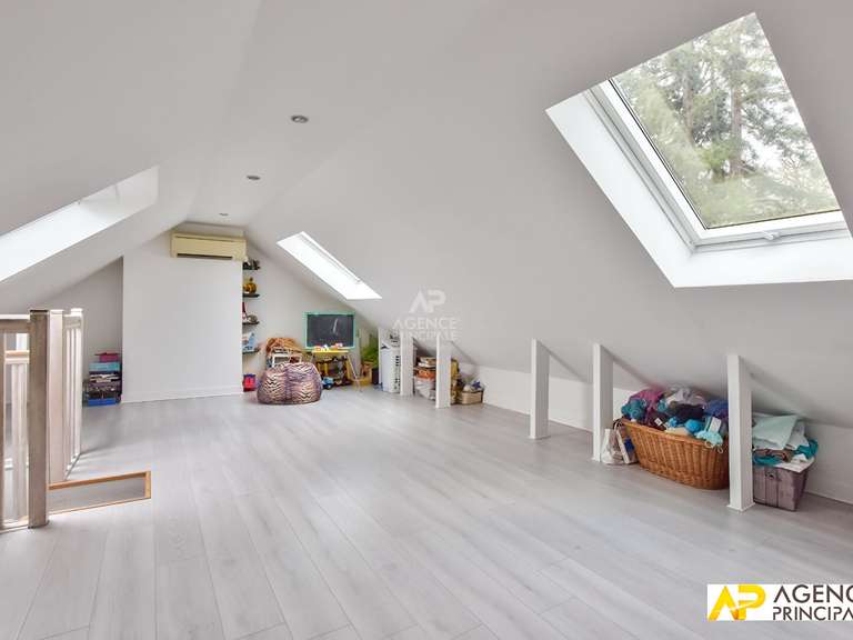 House Le Mesnil-le-Roi - 5 bedrooms - 187m²