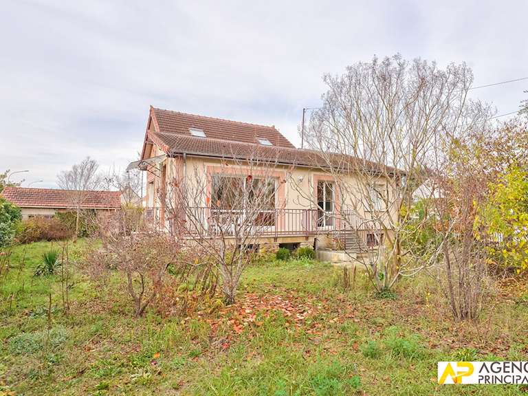 Maison Le Mesnil-le-Roi - 3 chambres - 134m²