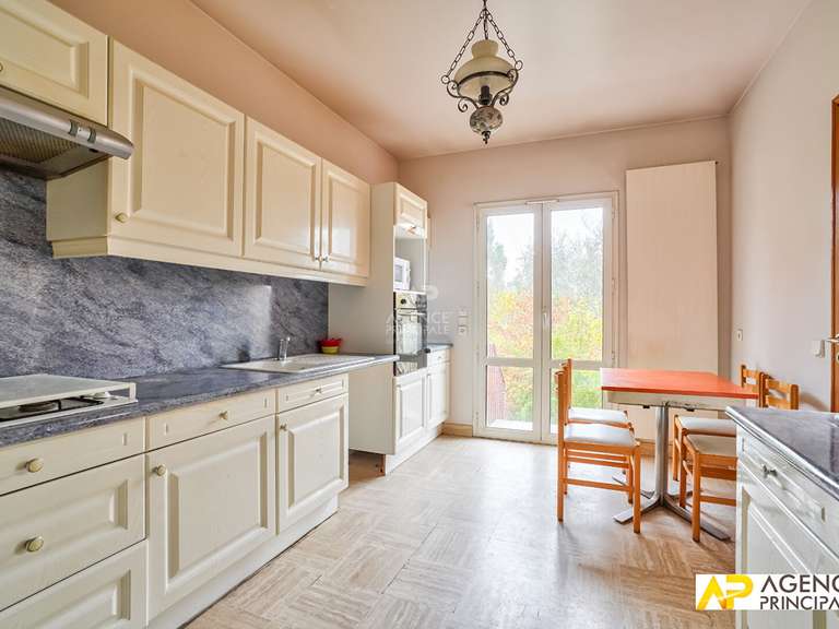 Maison Le Mesnil-le-Roi - 3 chambres - 134m²