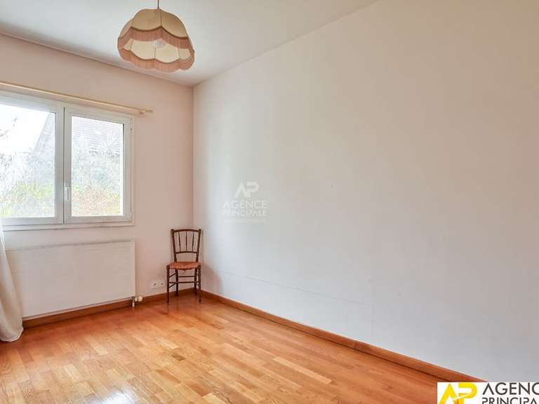 Maison Le Mesnil-le-Roi - 3 chambres - 134m²