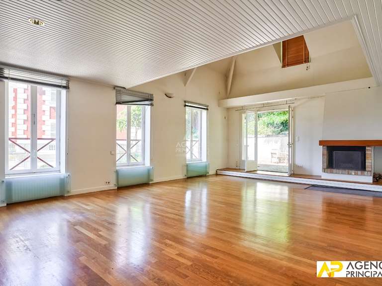 Maison Le Mesnil-le-Roi - 4 chambres - 192m²