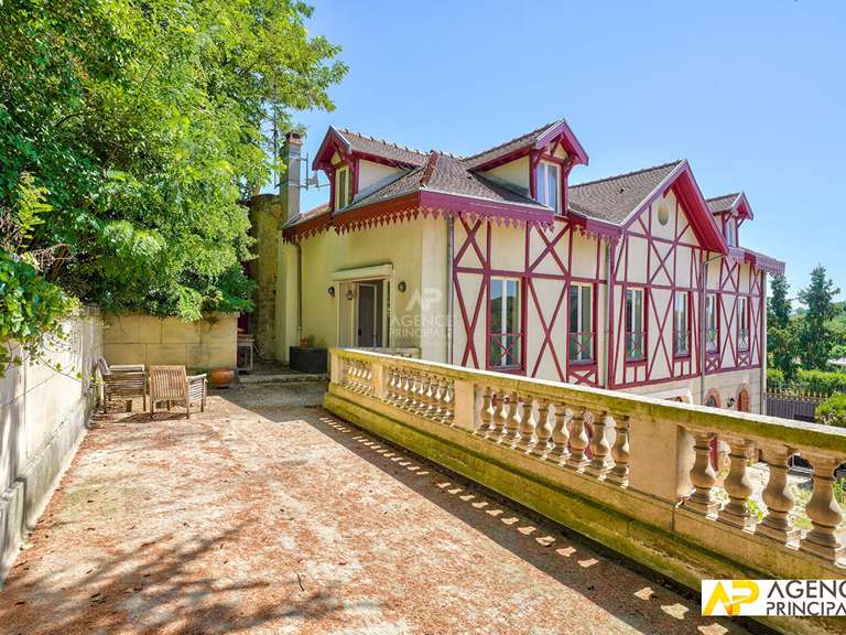 Maison Le Mesnil-le-Roi - 4 chambres - 192m²