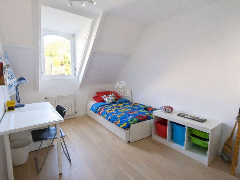 Maison Le Mesnil-le-Roi - 5 chambres - 153m²