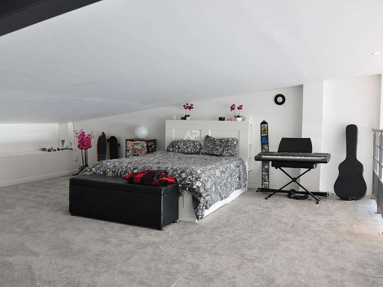 Maison Le Mesnil-le-Roi - 3 chambres - 215m²