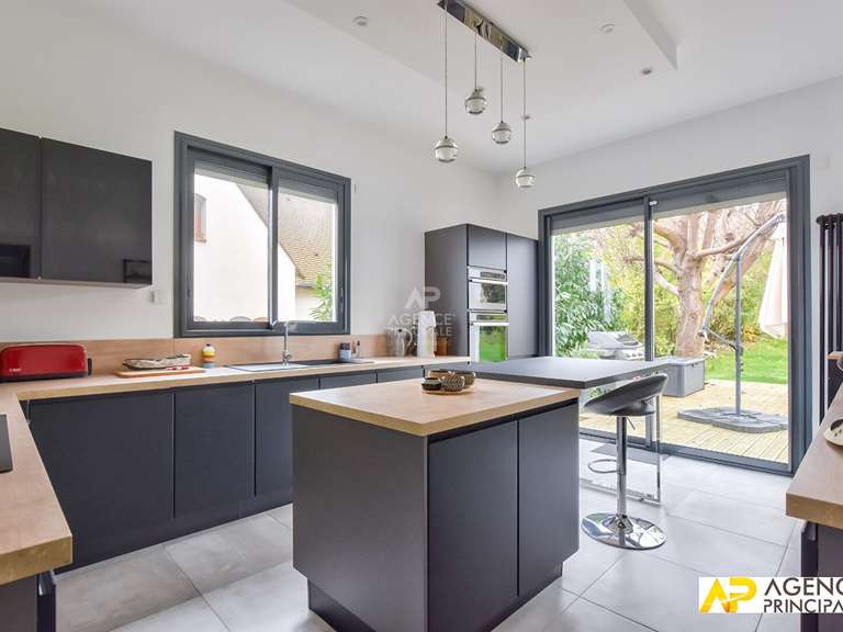 House Le Mesnil-le-Roi - 4 bedrooms - 165m²