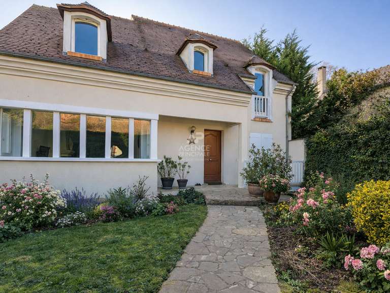 Maison Le Mesnil-le-Roi - 5 chambres - 153m²