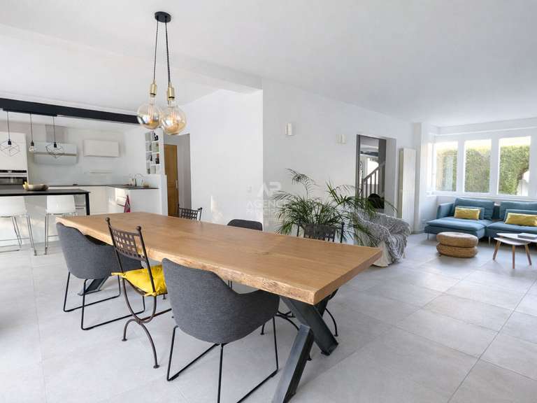 Maison Le Mesnil-le-Roi - 5 chambres - 153m²