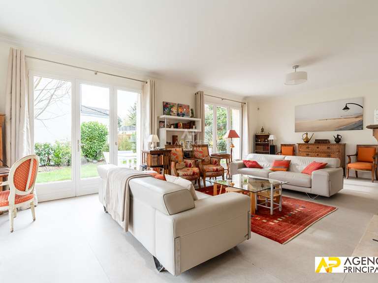 Maison Le Mesnil-le-Roi - 6 chambres - 200m²