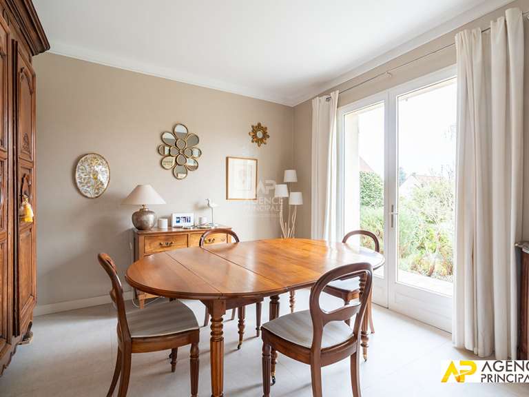 Maison Le Mesnil-le-Roi - 6 chambres - 200m²