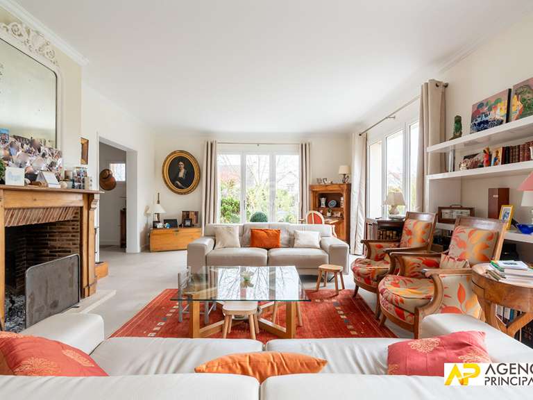 Maison Le Mesnil-le-Roi - 6 chambres - 200m²