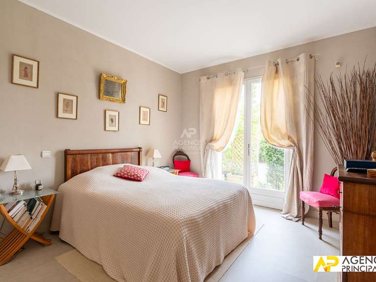 Maison Le Mesnil-le-Roi - 6 chambres - 200m²