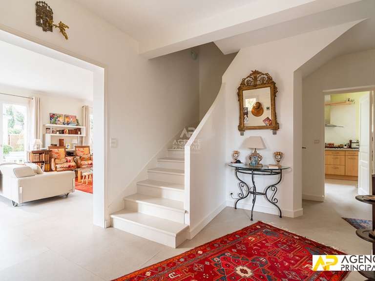 Maison Le Mesnil-le-Roi - 6 chambres - 200m²