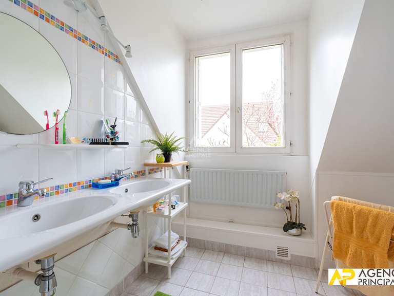 Maison Le Mesnil-le-Roi - 6 chambres - 200m²