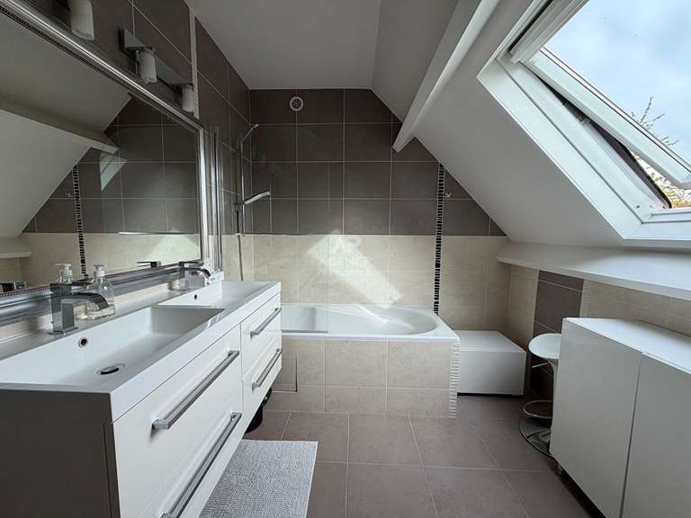 Maison Le Mesnil-le-Roi - 4 chambres - 162m²