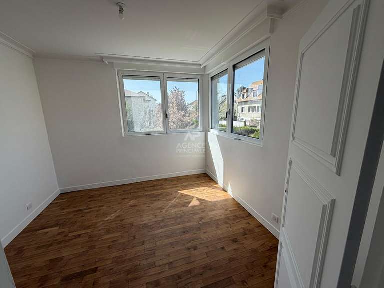 Maison Le Mesnil-le-Roi - 4 chambres - 150m²