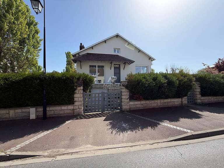 Maison Le Mesnil-le-Roi - 4 chambres - 150m²