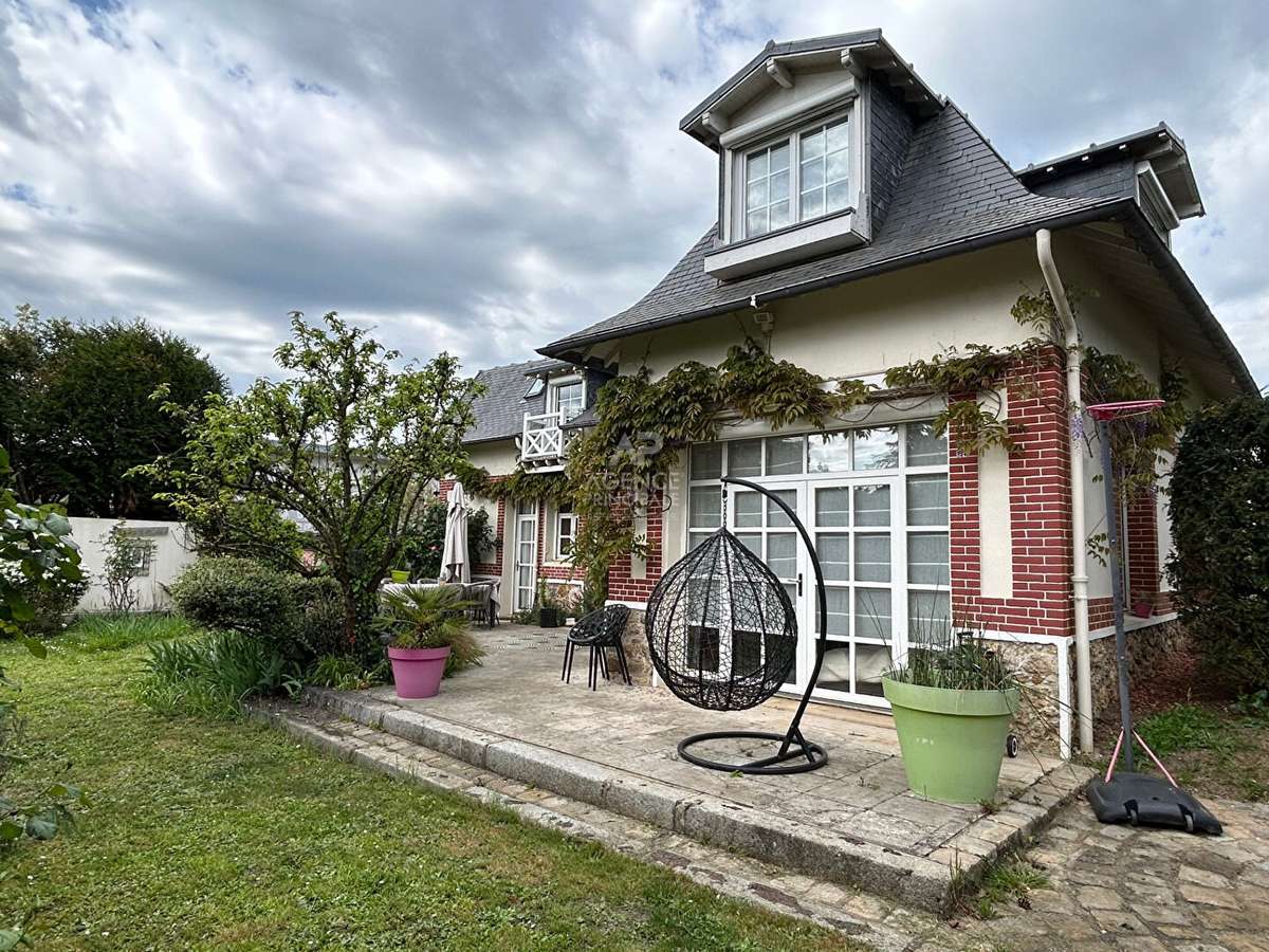 House Le Mesnil-le-Roi