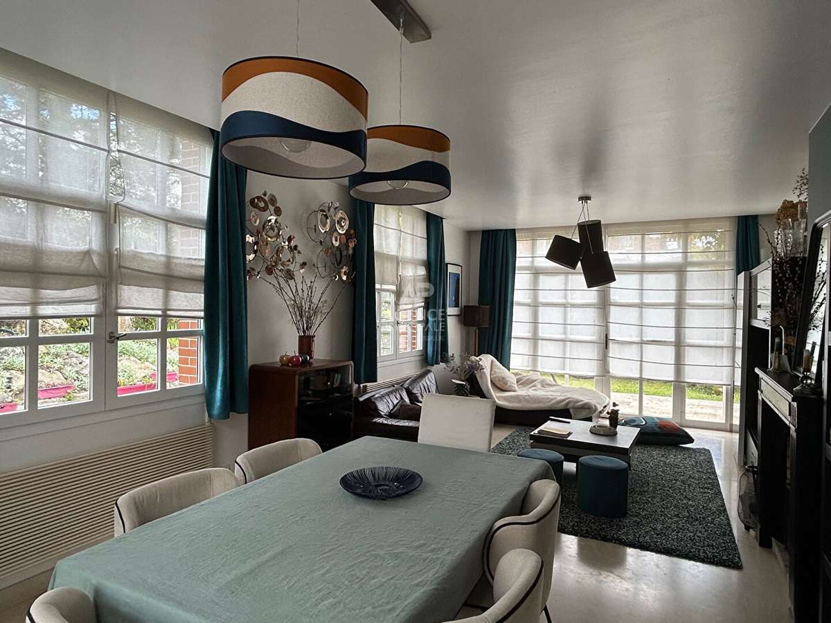 House Le Mesnil-le-Roi