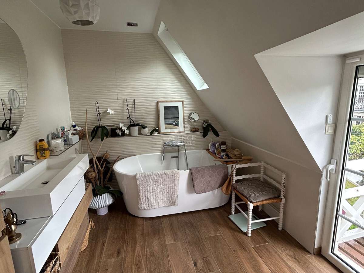 House Le Mesnil-le-Roi