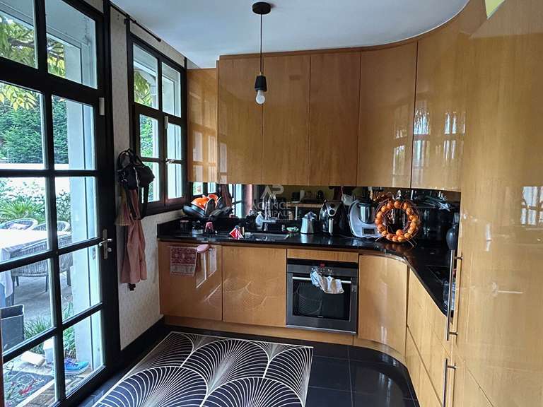 Maison Le Mesnil-le-Roi - 6 chambres - 168m²