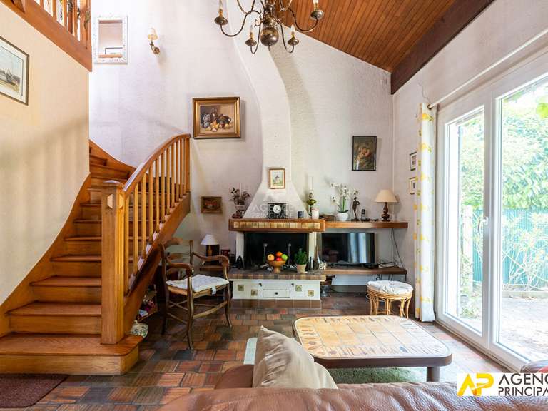 Maison Le Mesnil-le-Roi - 3 chambres - 129m²