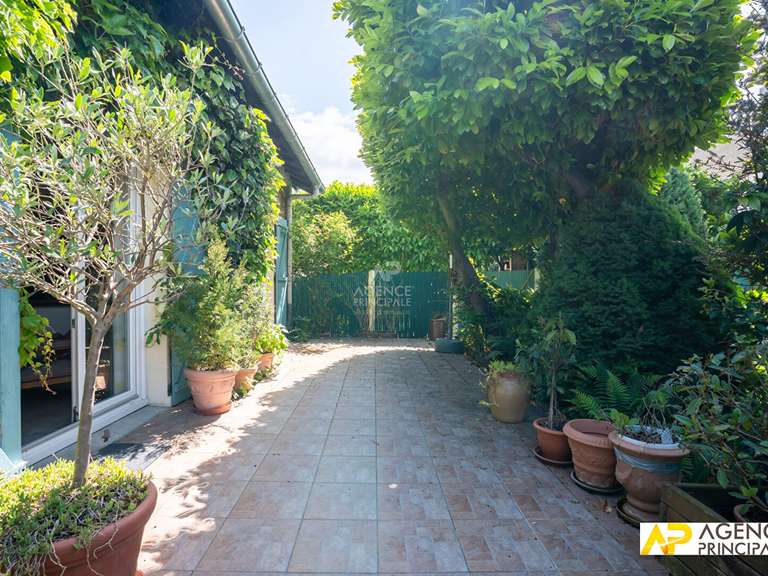 Maison Le Mesnil-le-Roi - 3 chambres - 129m²