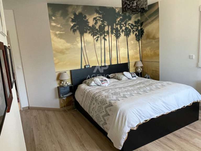 Maison Le Mesnil-le-Roi - 4 chambres - 143m²