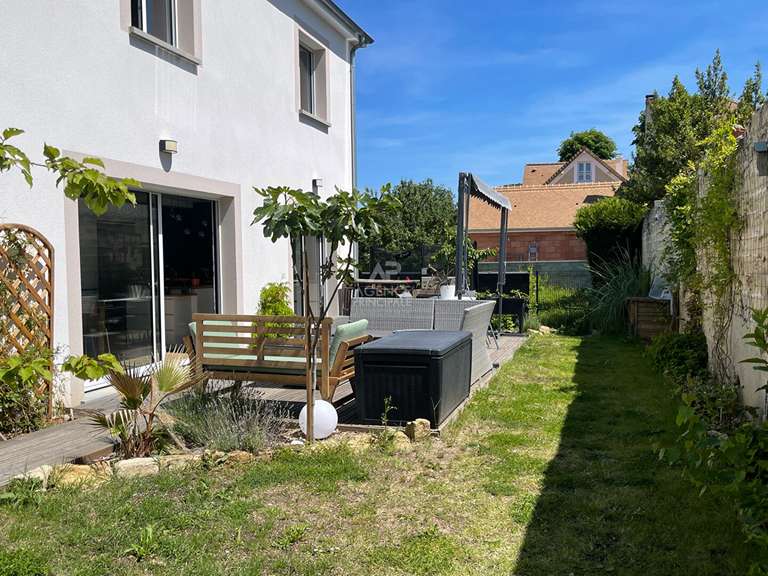 Maison Le Mesnil-le-Roi - 4 chambres - 143m²