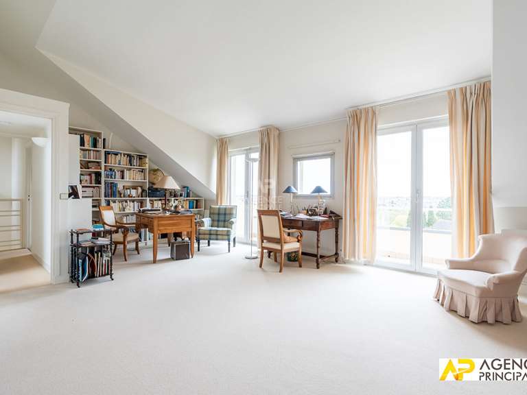 Maison Le Mesnil-le-Roi - 5 chambres - 183m²
