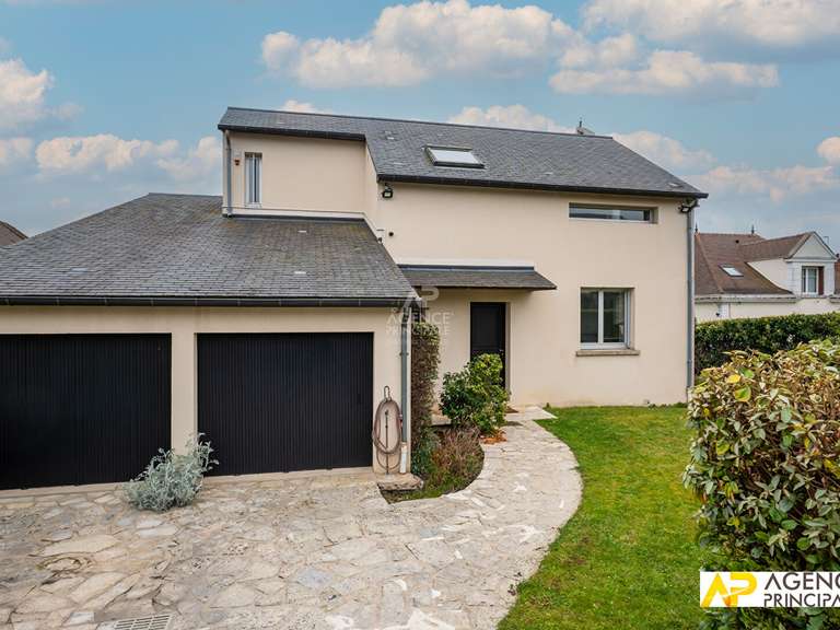 Maison Le Mesnil-le-Roi - 5 chambres - 183m²