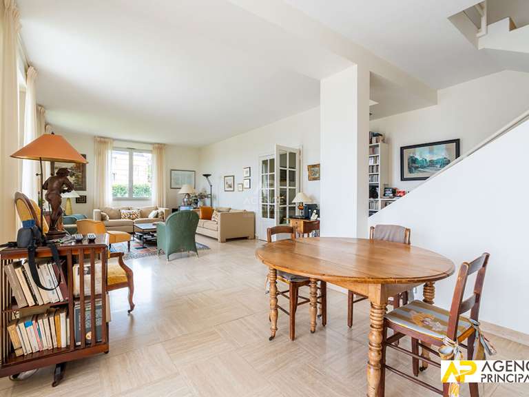 Maison Le Mesnil-le-Roi - 5 chambres - 183m²