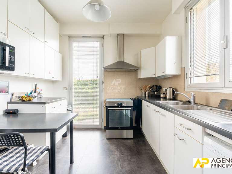 Maison Le Mesnil-le-Roi - 5 chambres - 183m²
