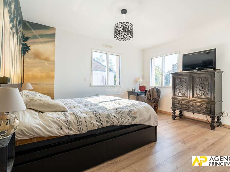 Maison Le Mesnil-le-Roi - 4 chambres - 143m²