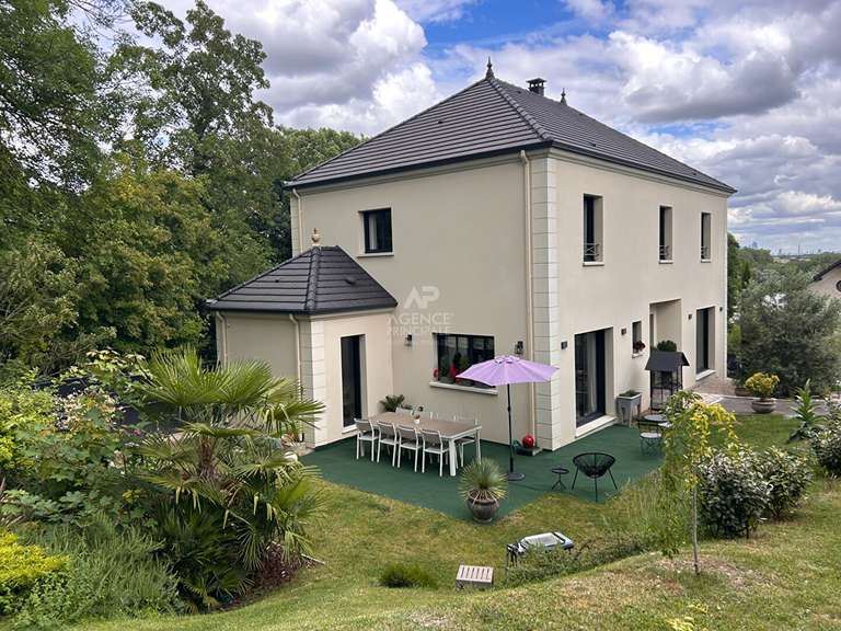 Maison Le Mesnil-le-Roi - 5 chambres - 182m²