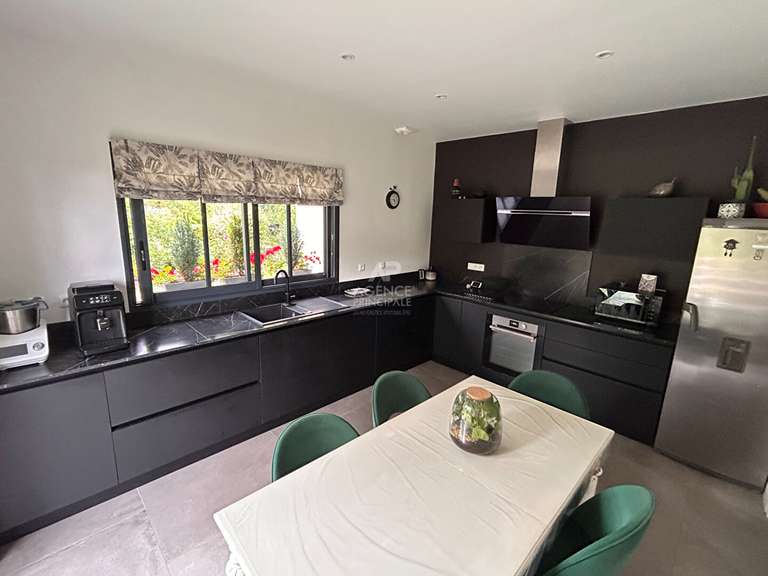 Maison Le Mesnil-le-Roi - 5 chambres - 182m²