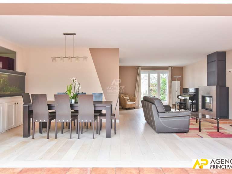 Maison Le Mesnil-le-Roi - 5 chambres - 187m²