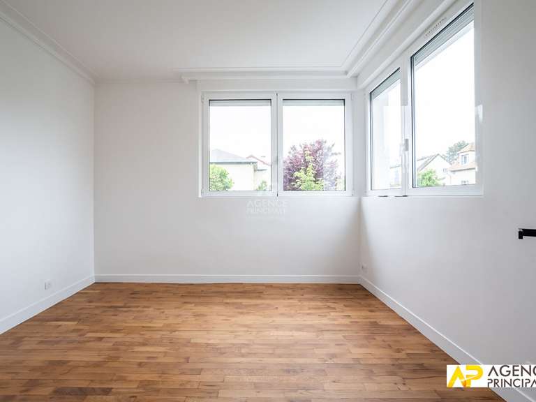 Maison Le Mesnil-le-Roi - 4 chambres - 139m²