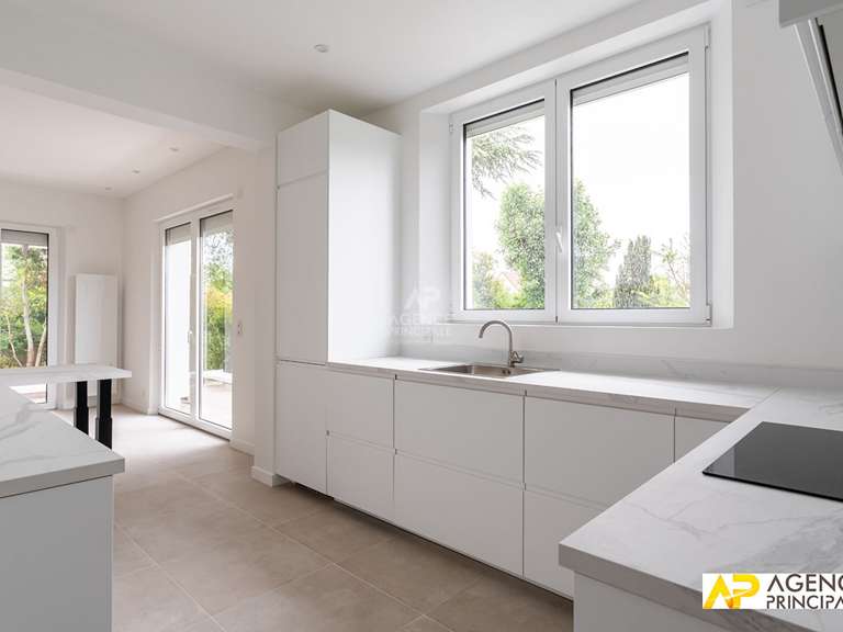 Maison Le Mesnil-le-Roi - 4 chambres - 139m²