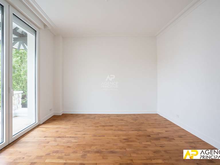 Maison Le Mesnil-le-Roi - 4 chambres - 139m²