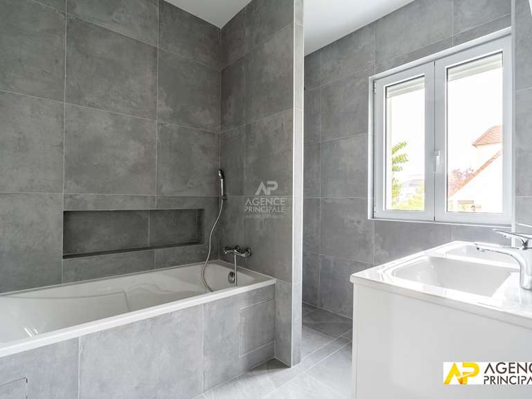 Maison Le Mesnil-le-Roi - 4 chambres - 139m²