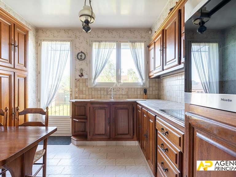 Maison Le Mesnil-le-Roi - 5 chambres - 142m²