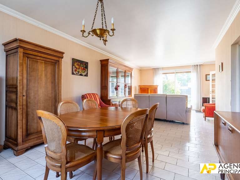 Maison Le Mesnil-le-Roi - 5 chambres - 142m²
