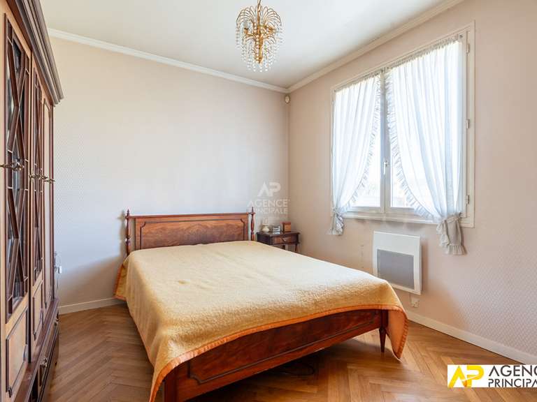 Maison Le Mesnil-le-Roi - 5 chambres - 142m²