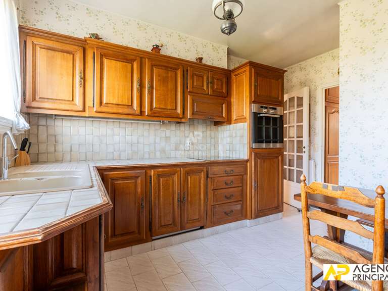 Maison Le Mesnil-le-Roi - 5 chambres - 142m²