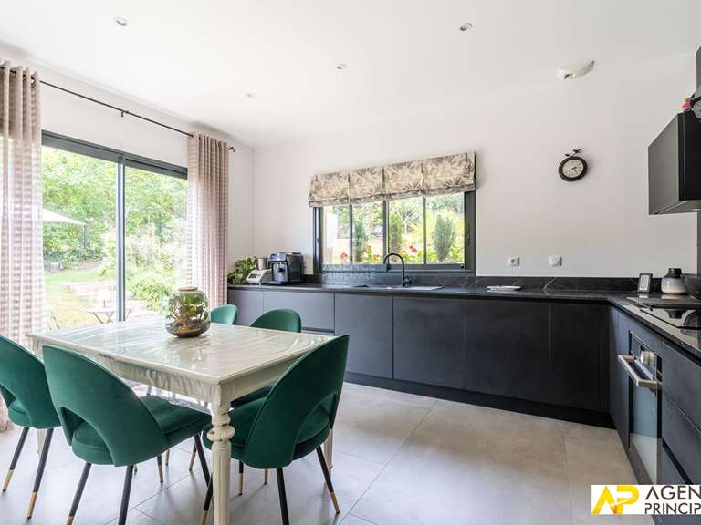 Maison Le Mesnil-le-Roi - 5 chambres - 182m²